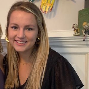 Meet your Posher, Caroline